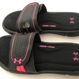 Under armor women’s size 8 slides new without tags